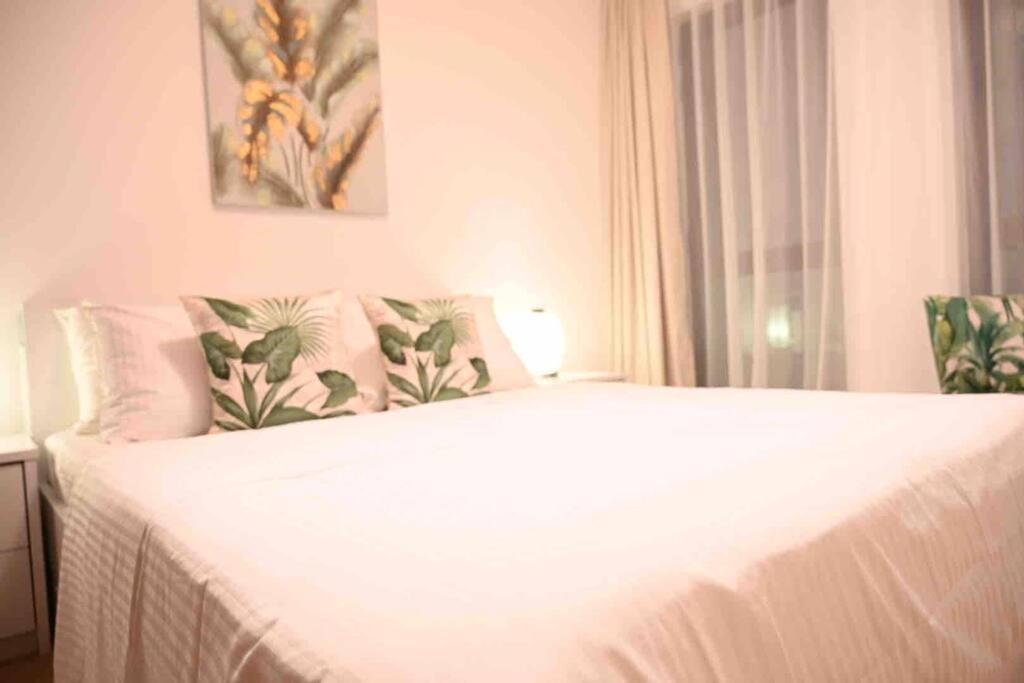 Brand New Furniture . Close To Dubai Mall. Esterno foto