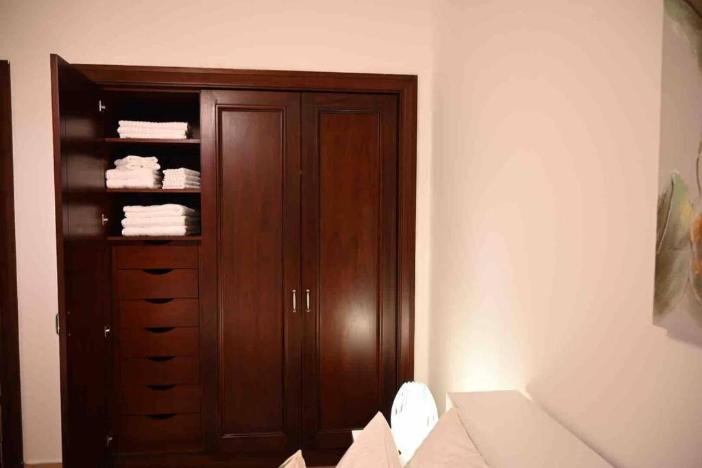 Brand New Furniture . Close To Dubai Mall. Esterno foto