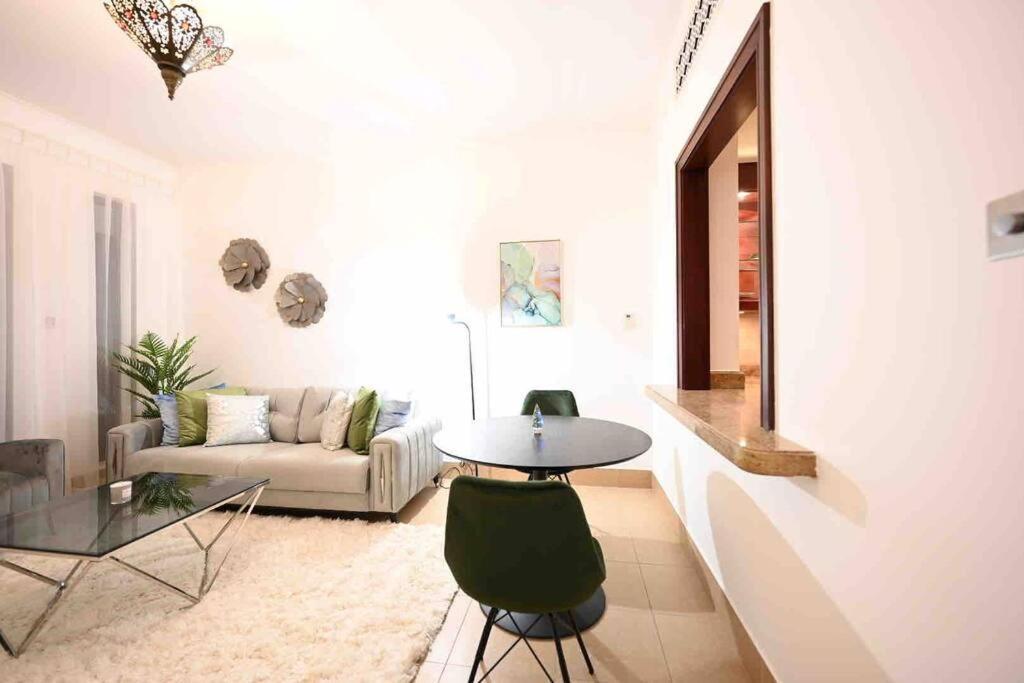 Brand New Furniture . Close To Dubai Mall. Esterno foto