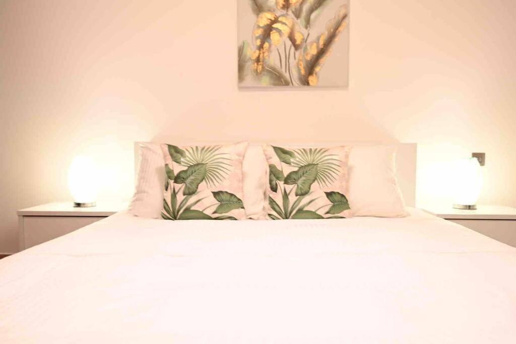 Brand New Furniture . Close To Dubai Mall. Esterno foto