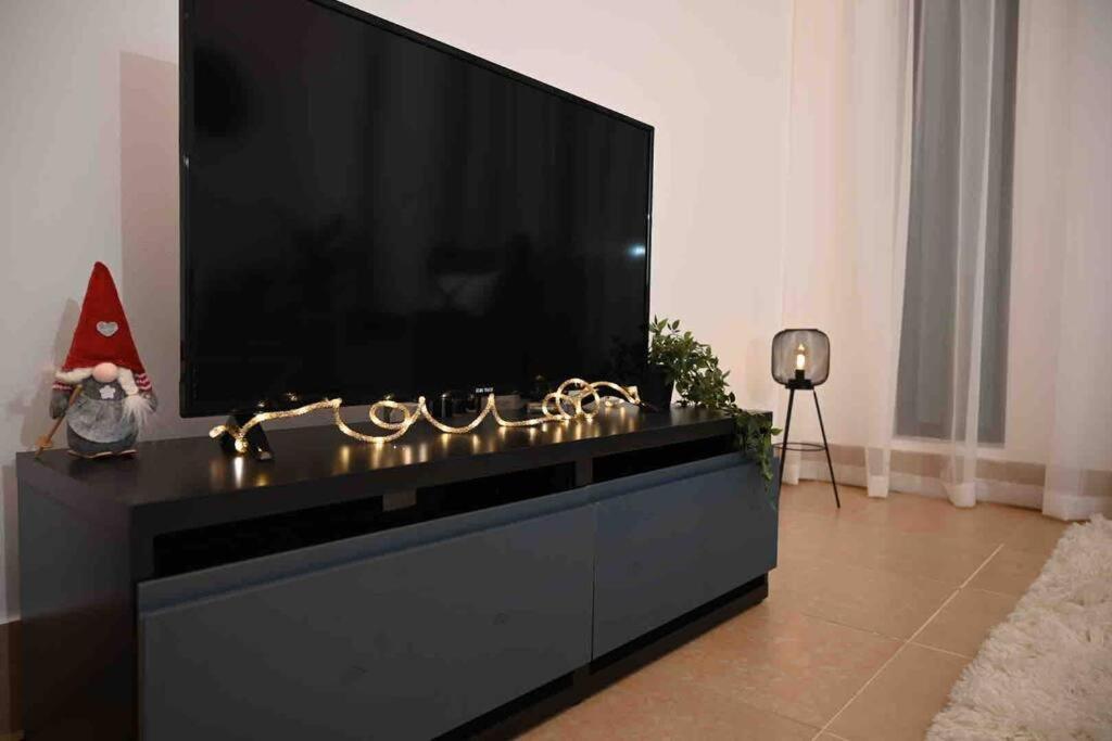 Brand New Furniture . Close To Dubai Mall. Esterno foto