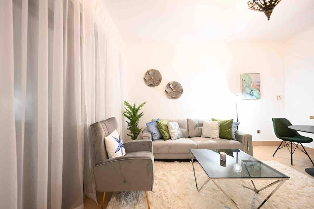 Brand New Furniture . Close To Dubai Mall. Esterno foto