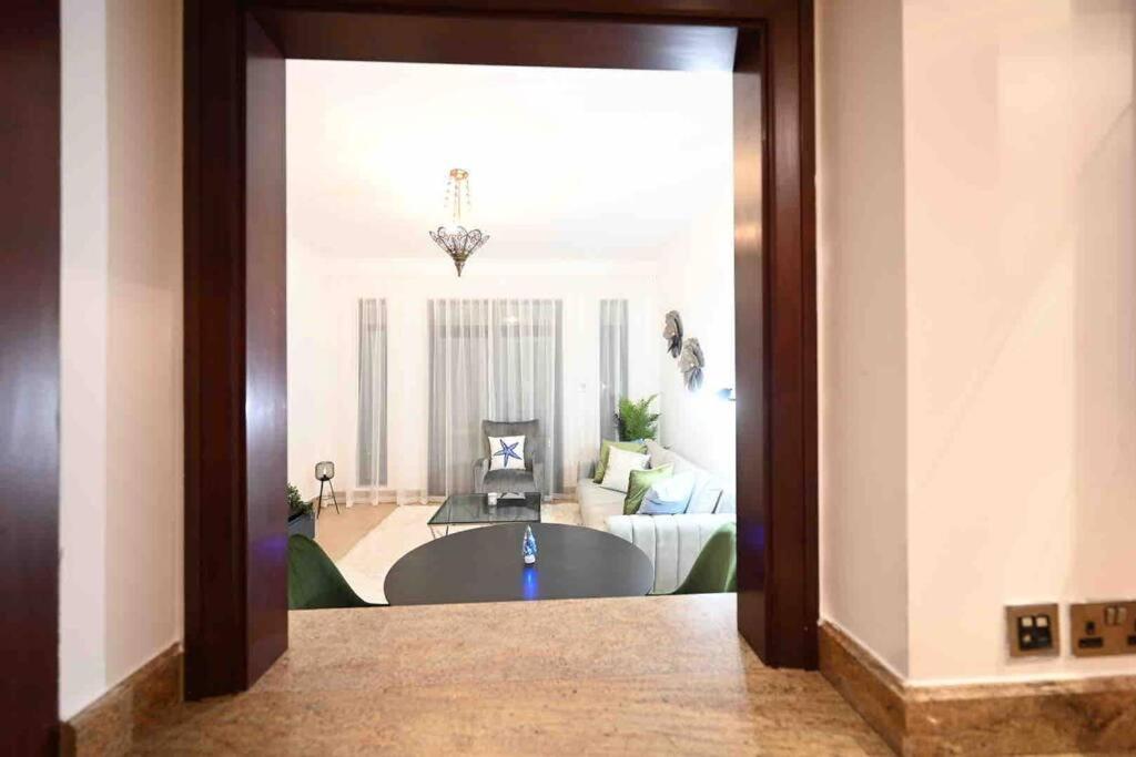 Brand New Furniture . Close To Dubai Mall. Esterno foto