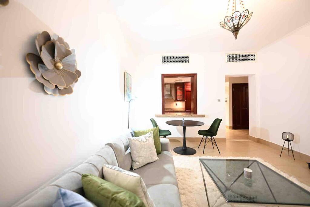 Brand New Furniture . Close To Dubai Mall. Esterno foto