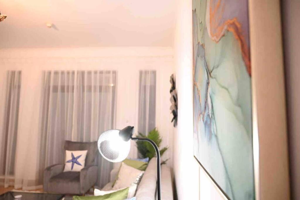 Brand New Furniture . Close To Dubai Mall. Esterno foto