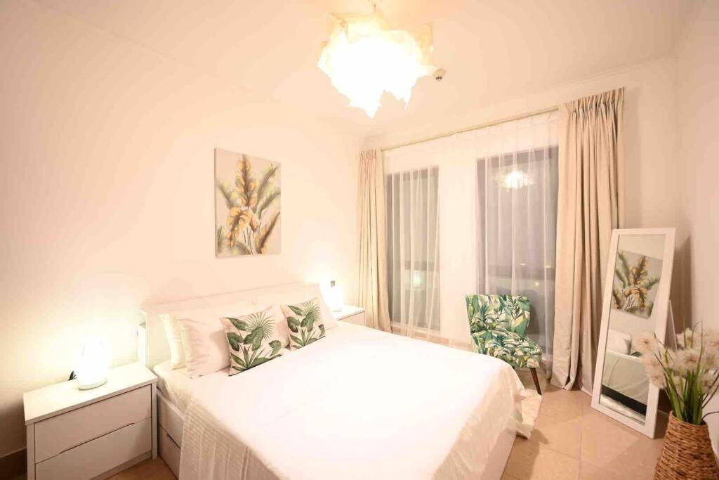 Brand New Furniture . Close To Dubai Mall. Esterno foto