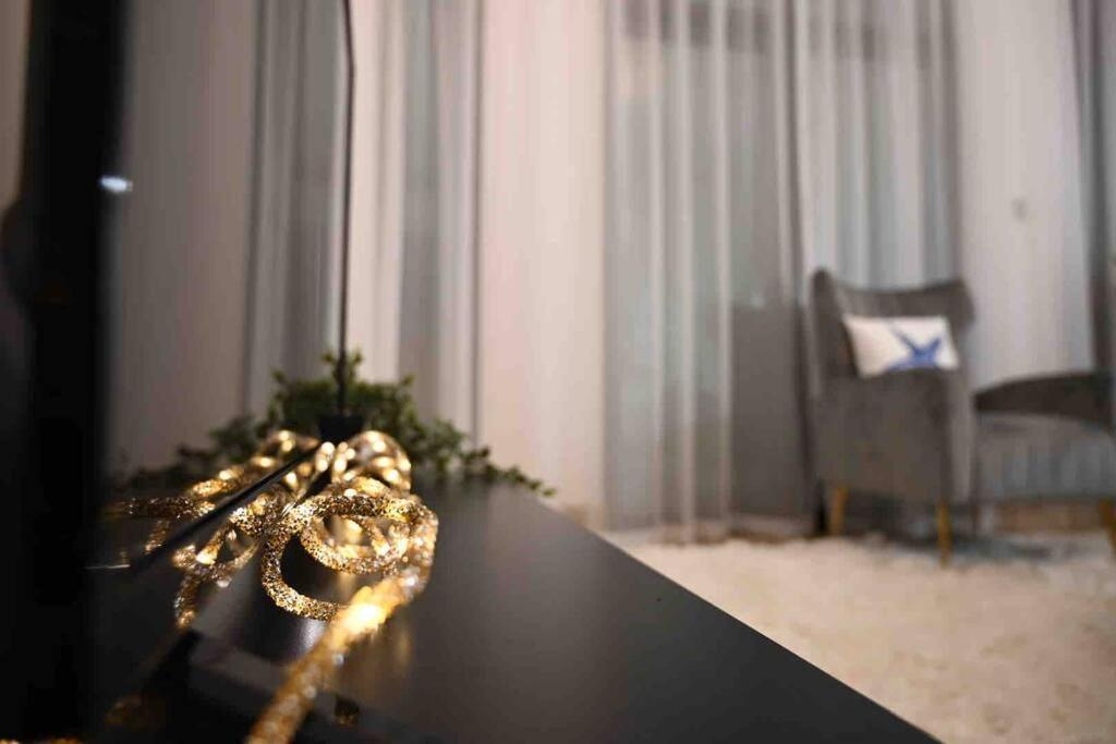 Brand New Furniture . Close To Dubai Mall. Esterno foto
