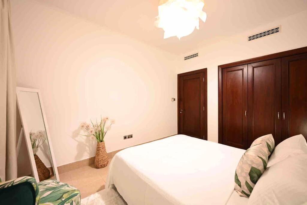 Brand New Furniture . Close To Dubai Mall. Esterno foto