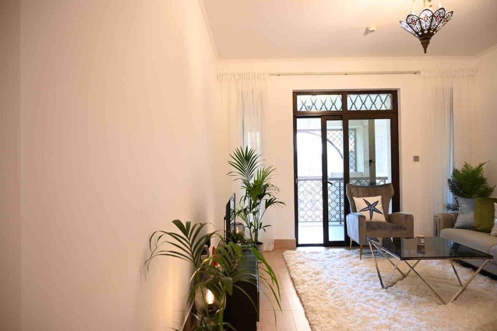 Brand New Furniture . Close To Dubai Mall. Esterno foto