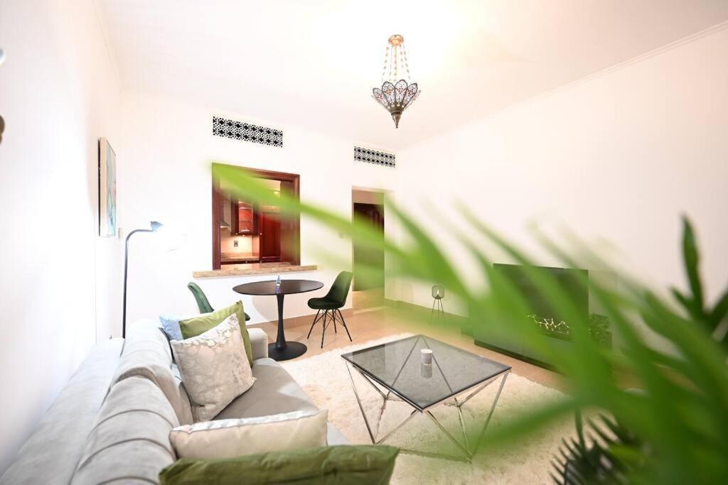 Brand New Furniture . Close To Dubai Mall. Esterno foto