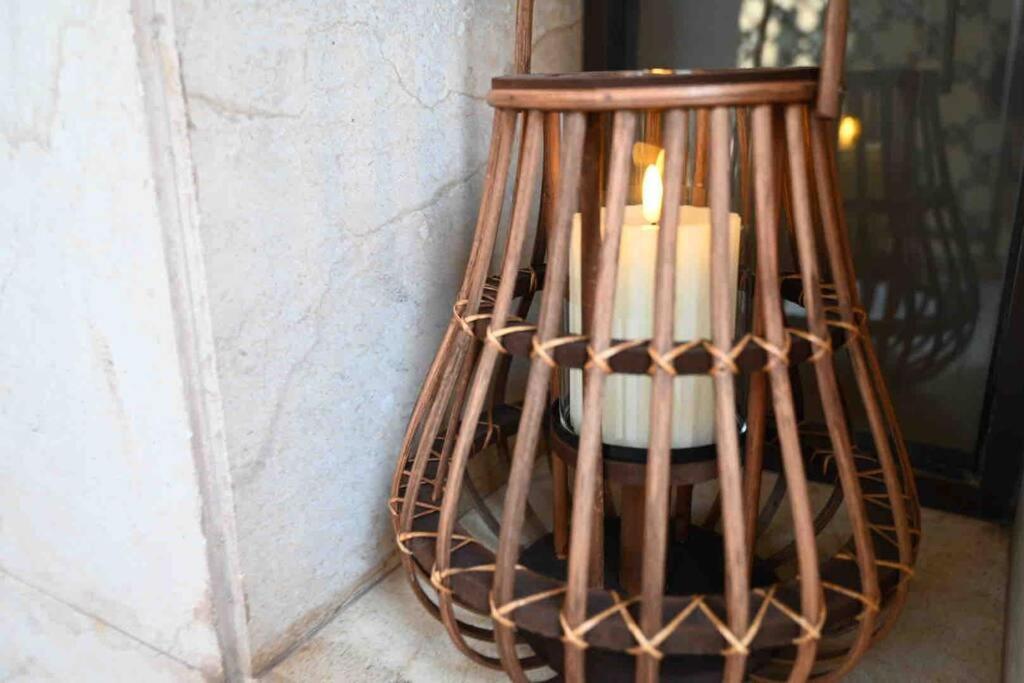 Brand New Furniture . Close To Dubai Mall. Esterno foto