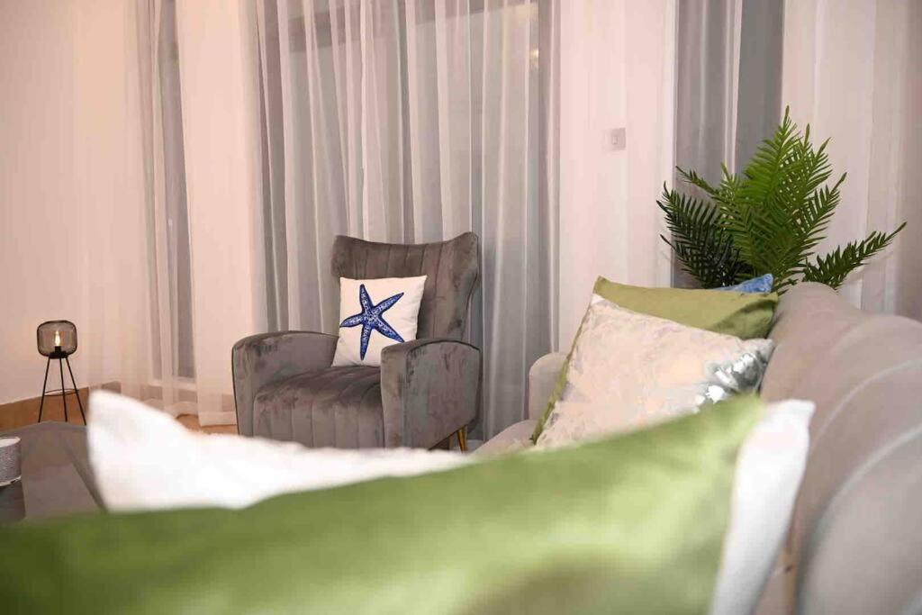 Brand New Furniture . Close To Dubai Mall. Esterno foto