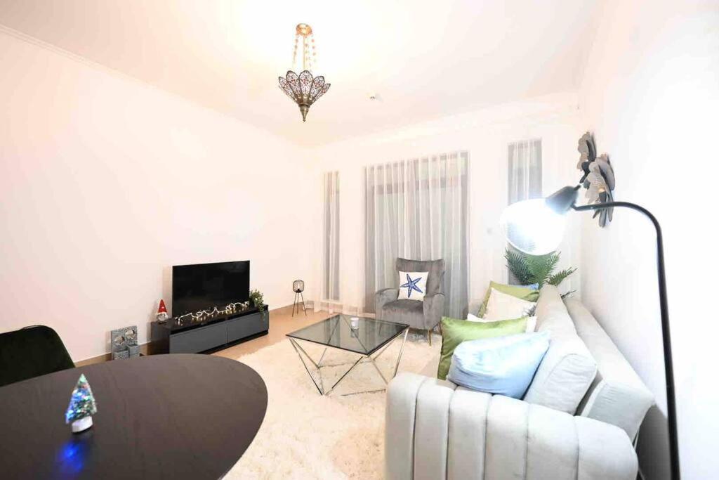 Brand New Furniture . Close To Dubai Mall. Esterno foto