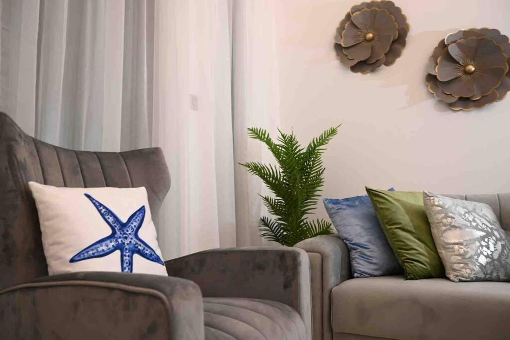 Brand New Furniture . Close To Dubai Mall. Esterno foto