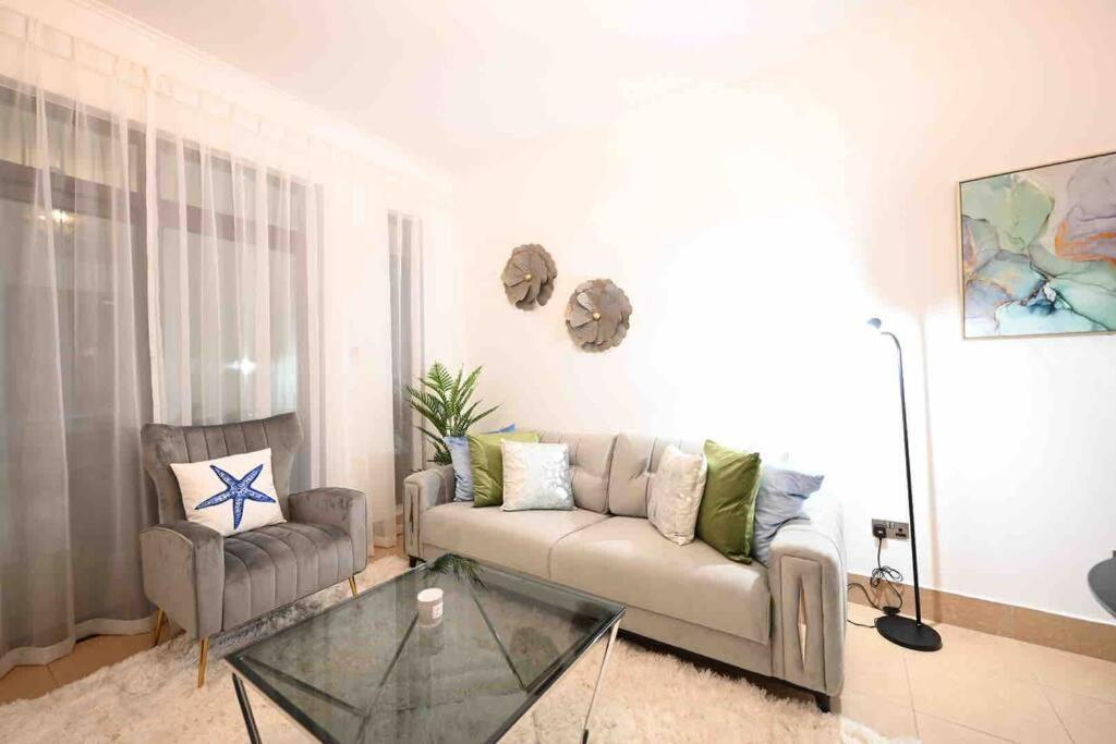 Brand New Furniture . Close To Dubai Mall. Esterno foto