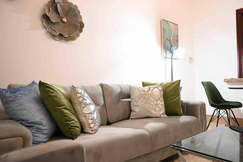 Brand New Furniture . Close To Dubai Mall. Esterno foto