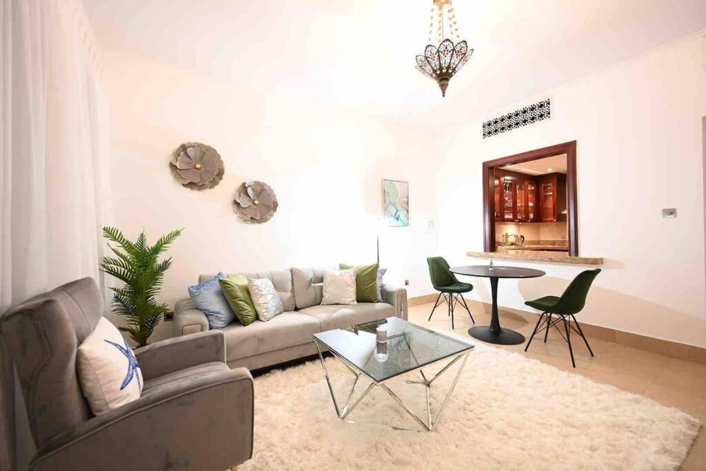 Brand New Furniture . Close To Dubai Mall. Esterno foto