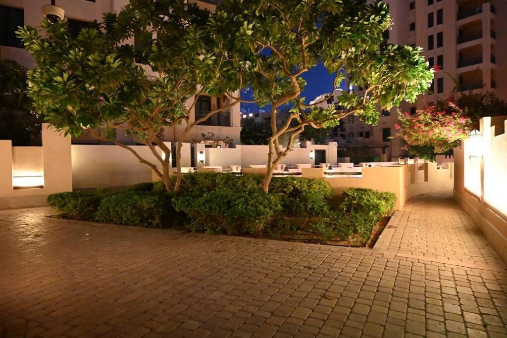 Brand New Furniture . Close To Dubai Mall. Esterno foto