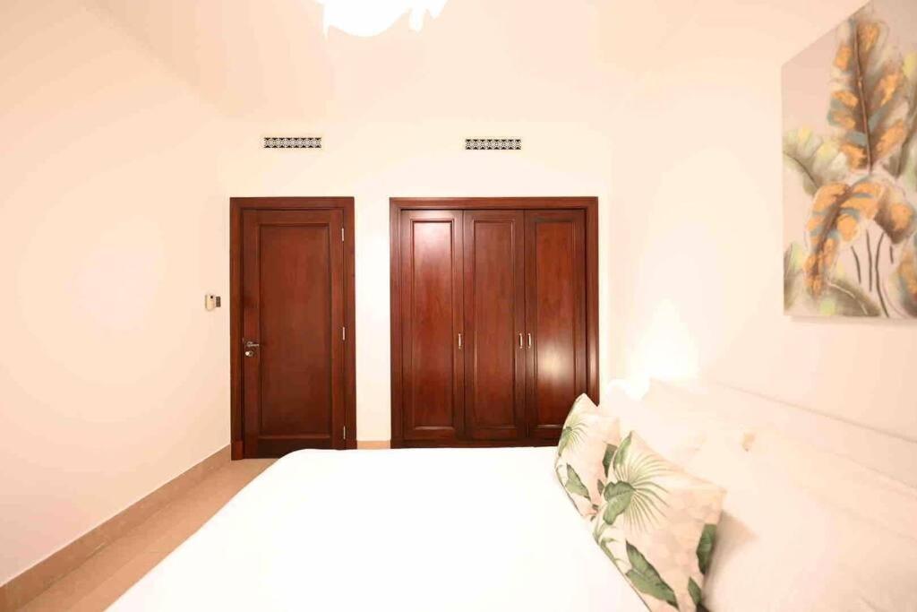 Brand New Furniture . Close To Dubai Mall. Esterno foto